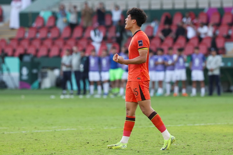 星空体育官方网站-足球报：在和彭啸历任教练沟通中，他们普遍看好彭啸在国足的前景